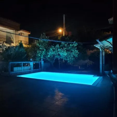 아파트 Airport Friendly House 1 아르테미다