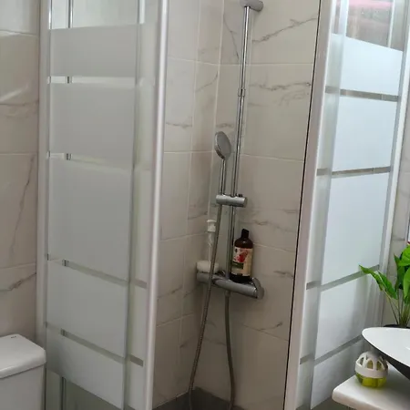아파트 Airport Friendly House 1 *