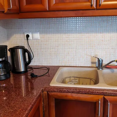 Airport Friendly House 1